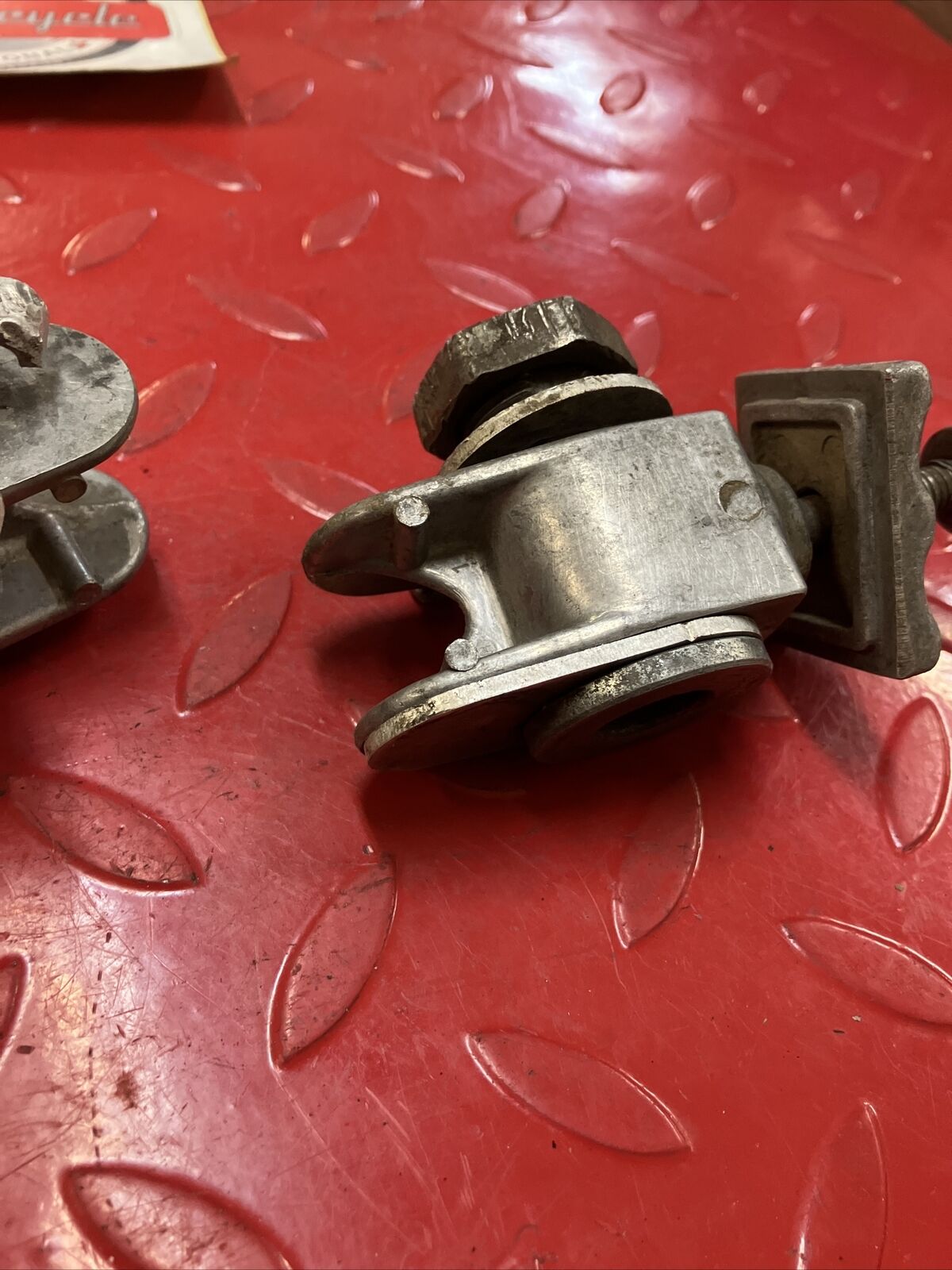 Suzuki RM125 1982 rear chain adjusters