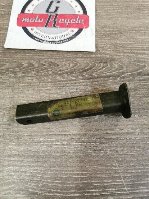 NOS YAMAHA FJ600 SR250 SR500 XJ600 XS400 FOOTREST REAR 447-27431-00-00 Y191