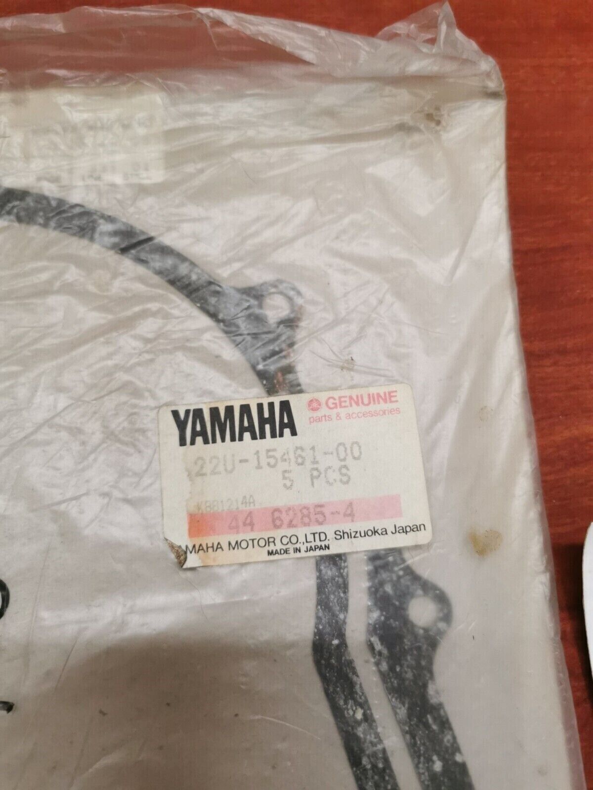 NOS Yamaha CRANKCASE COVER GASKET 22U-15461-00-00 SUB. 4VR-15461-00-00 Y94