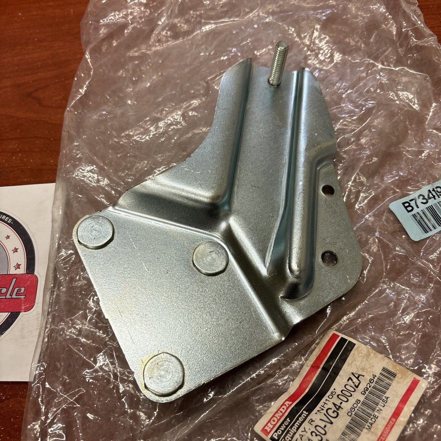 NOS Honda RIGHT HANDLE STAY 53130-VG4-000ZA SUB 53130-VG4-000 H149