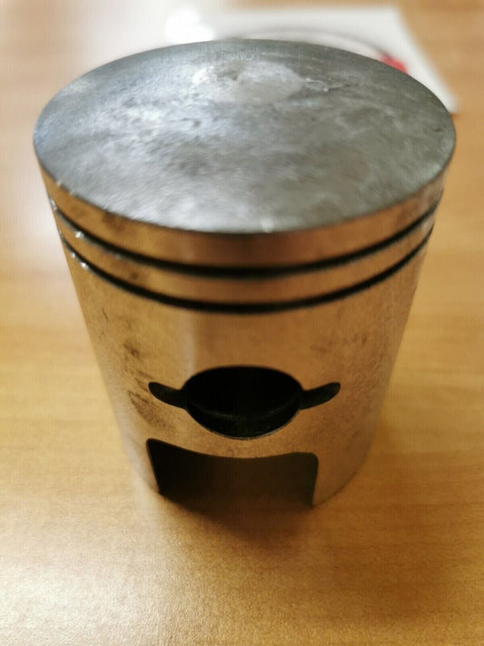 NOS SUZUKI GT250 PISTON STD 12110-18402 S8
