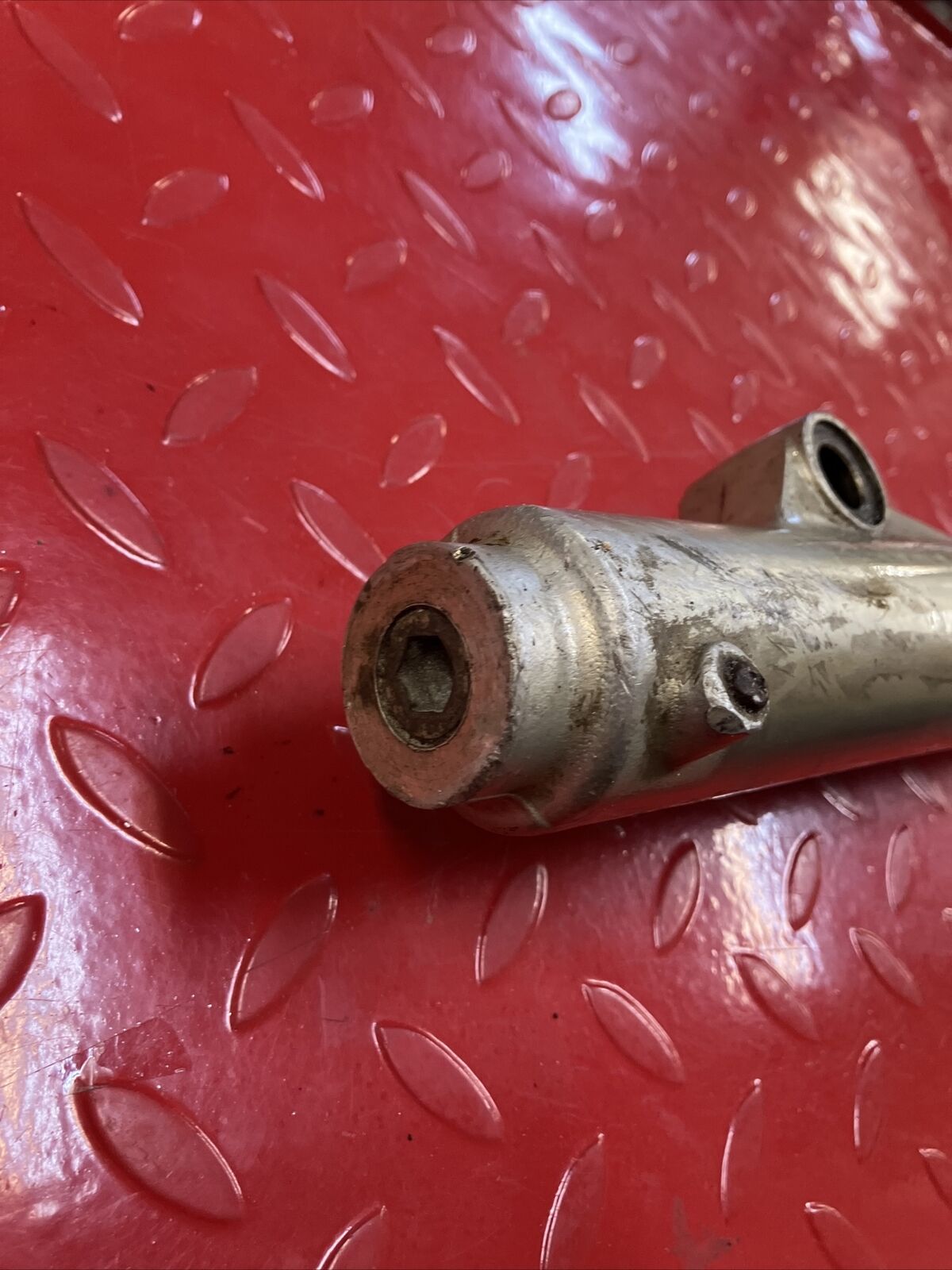 Yamaha YZ125 1981 left side front fork tube cap