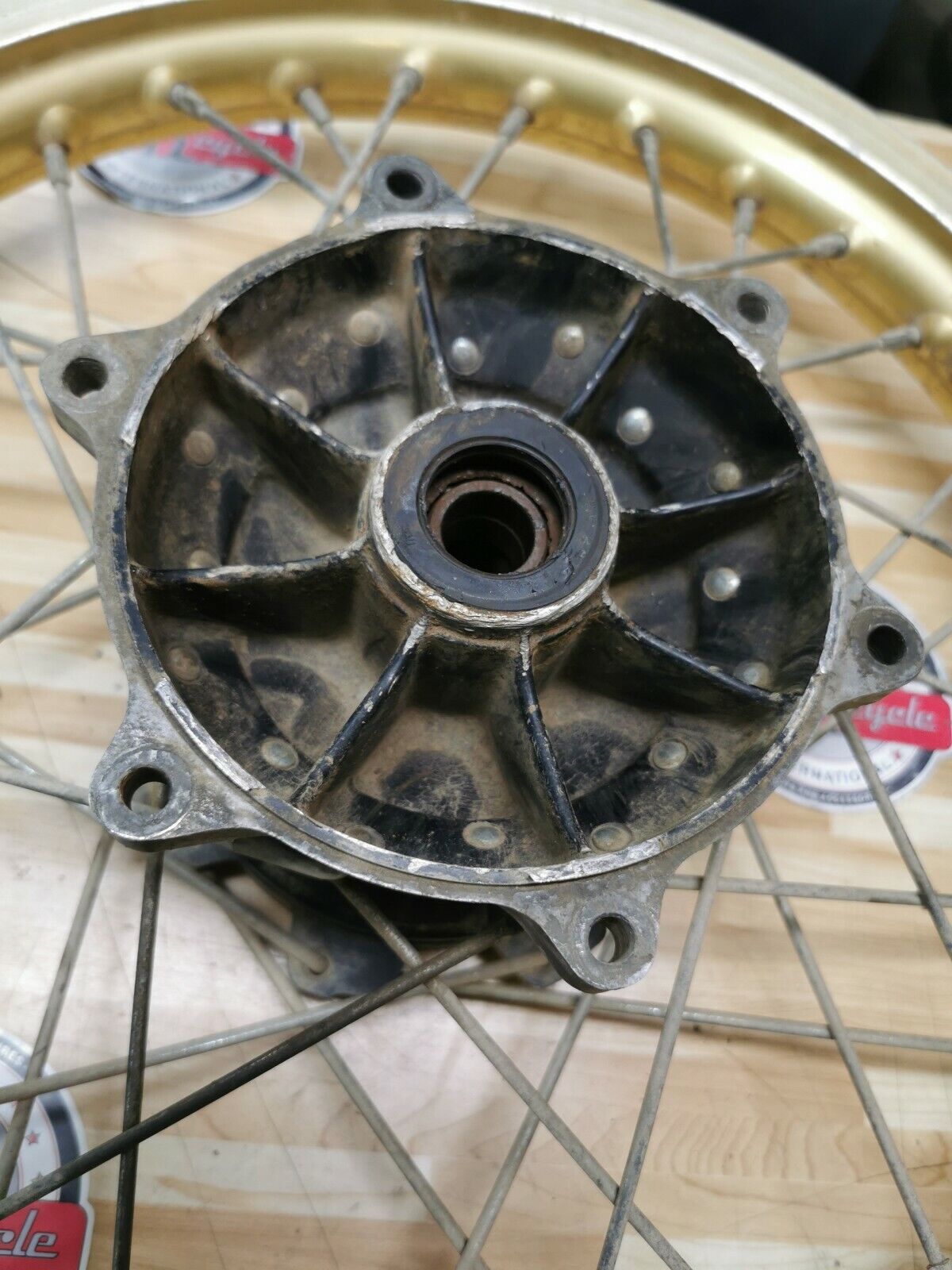 Yamaha YZ125 1987 rear wheel back hub 1986 1LX-25311-01-98