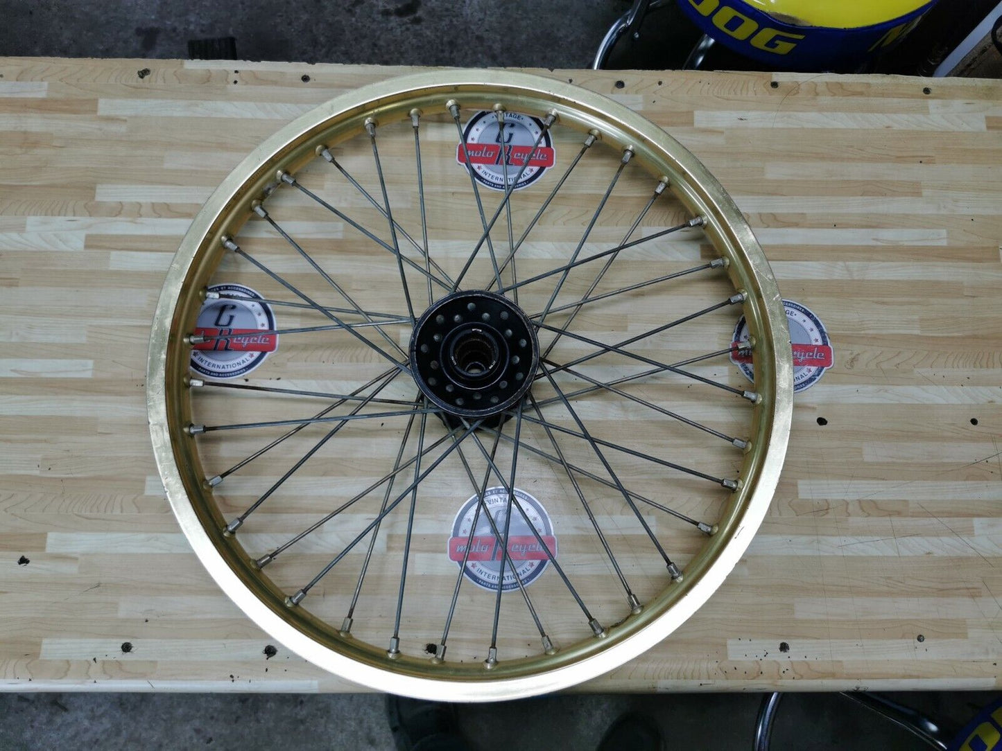 Yamaha YZ125 1986 front wheel hub 1LX-25111-00-98 YZ250 YZ490