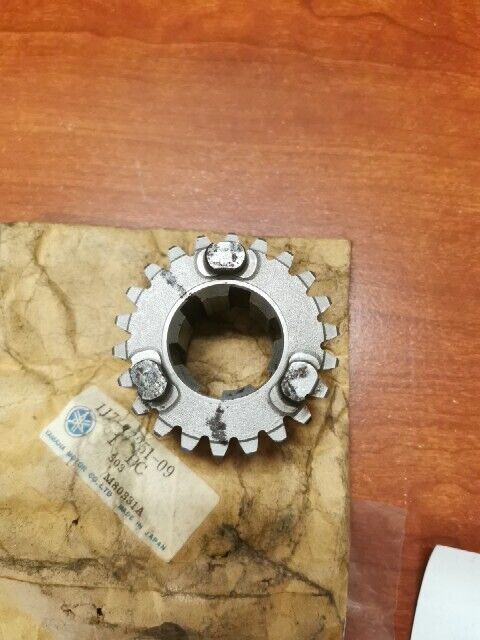 NOS Yamaha 1977 XS750 5TH WHEEL GEAR 1J7-17251-09-00 Y153