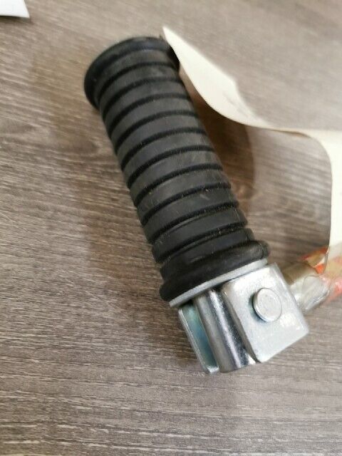 NOS SUZUKI TC100 TC125 1973 - 1977 TC185 FOOTREST ASSEMBLY REAR 43600-28000 S48