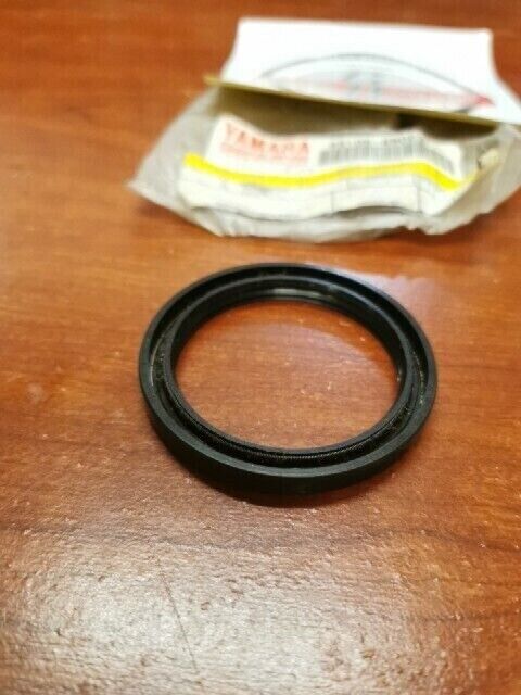 NOS Yamaha YFS200 YFB250 YFM225 YFM350 YFM200 OIL SEAL 93105-49023-00 Y102
