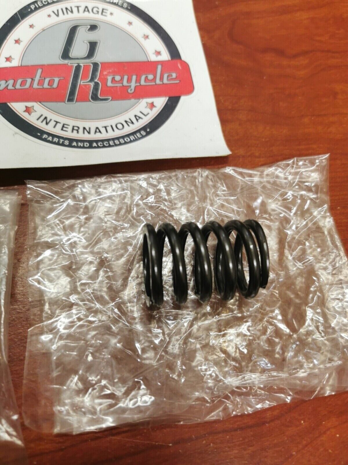 NOS Kawasaki KZ1000 KZ900 KZ650 Z1 KZ1300 OUTER VALVE SPRING 12007-012 K34