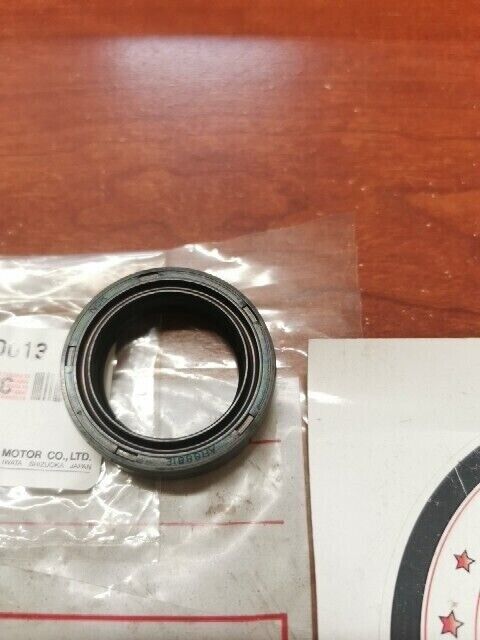 NEW NOS Yamaha FRONT FORK OIL SEAL 93110-30013-00 SUB 4V1-23145-L0-00 Y68
