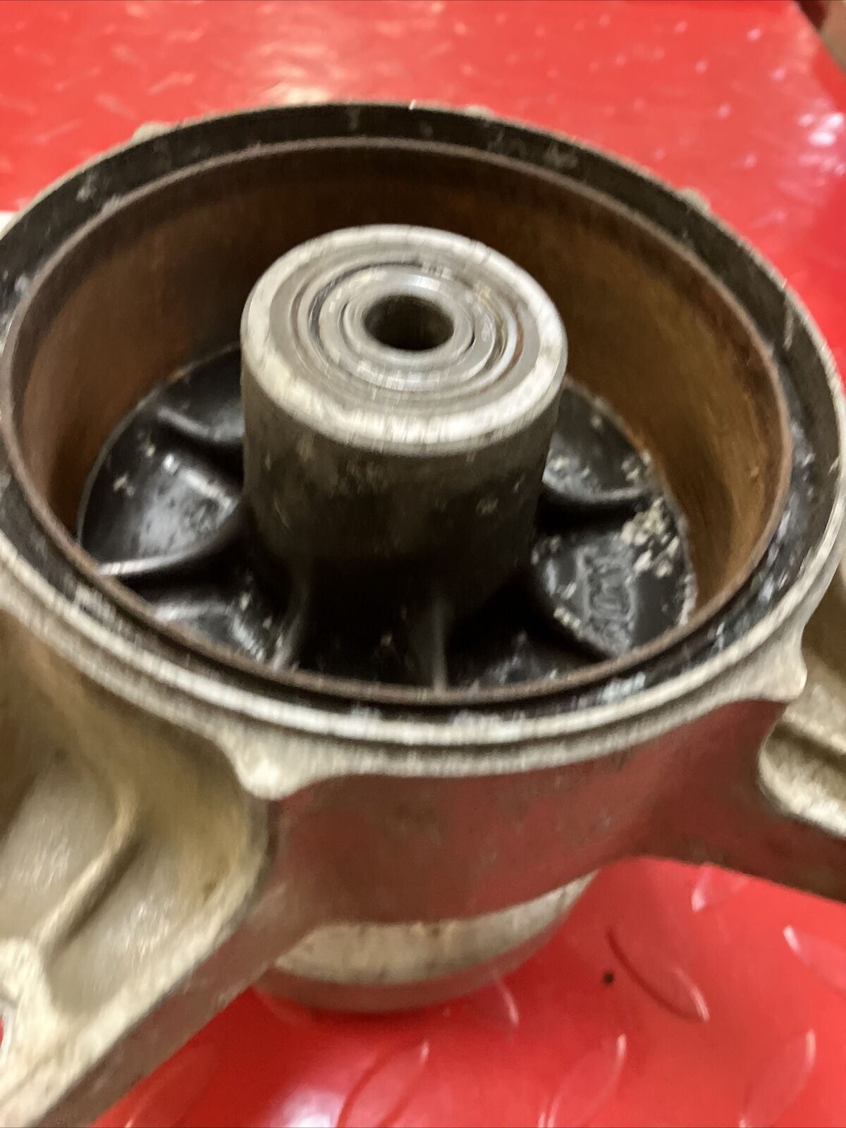 Suzuki RV90 1976 rear wheel hub 1973 - 1977