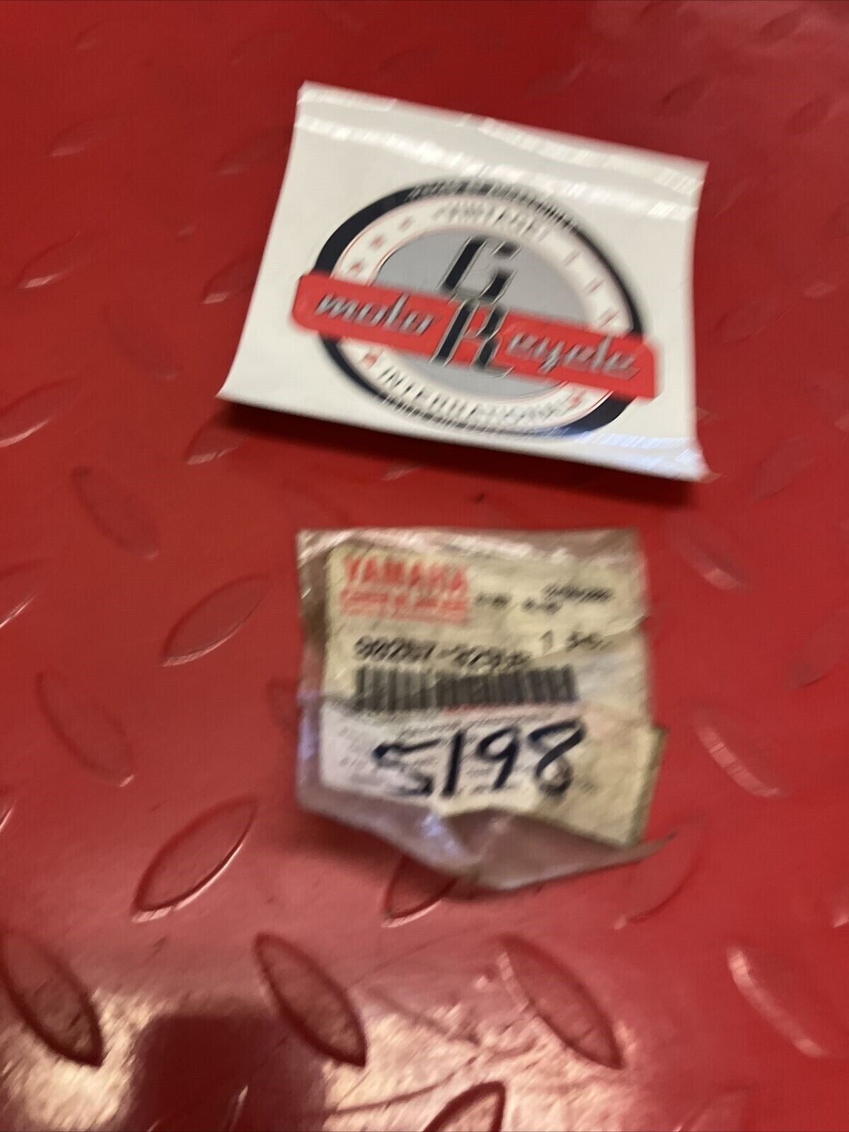 NOS YAMAHA BLIND RIVET 90267-329UR-00 Y61