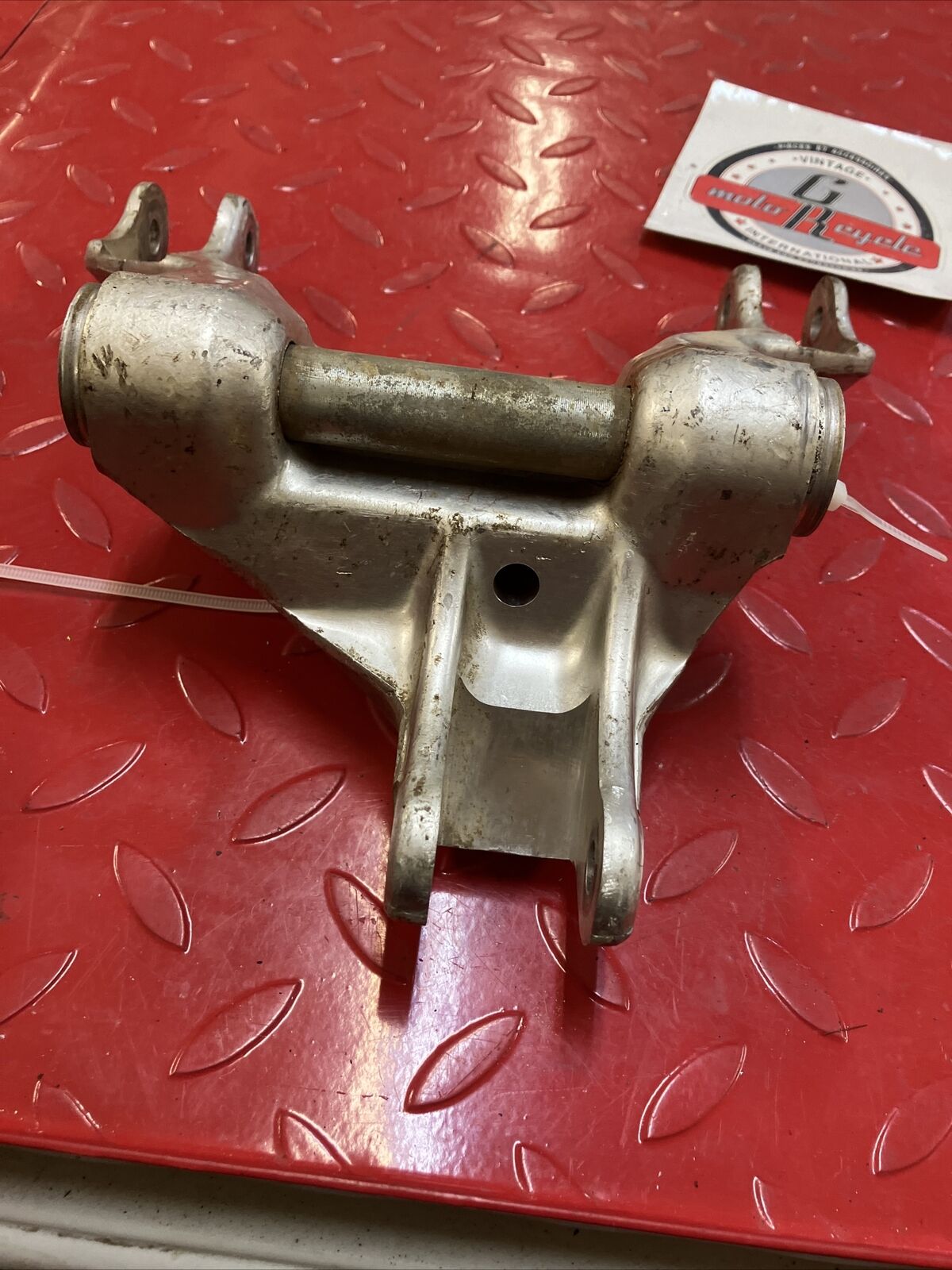 Suzuki RM125 1985 swingarm linkage cushion lever dogbone 1984 2