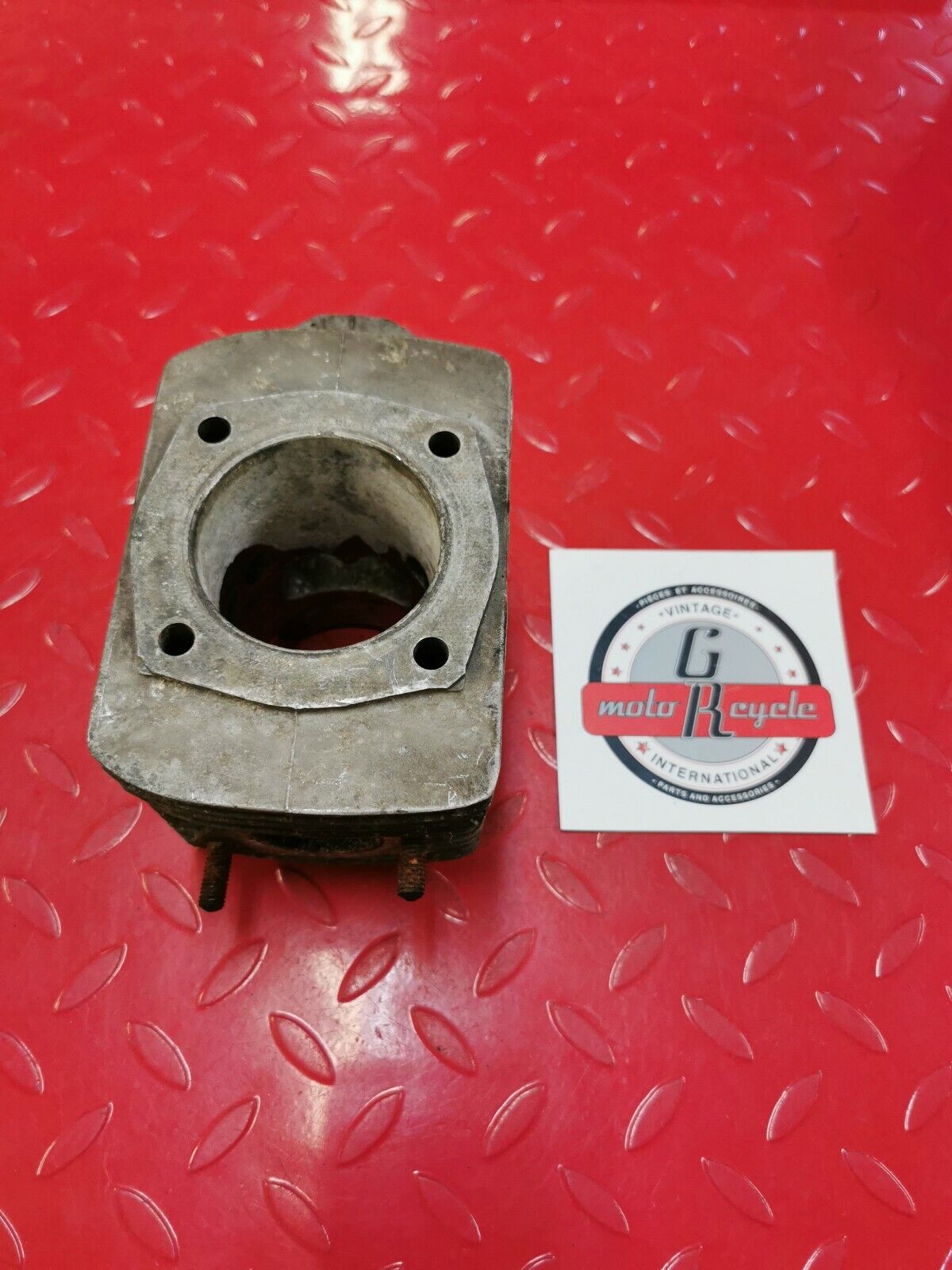 Arctic cat 70's 400 snowmobile center cylinder jug barrel