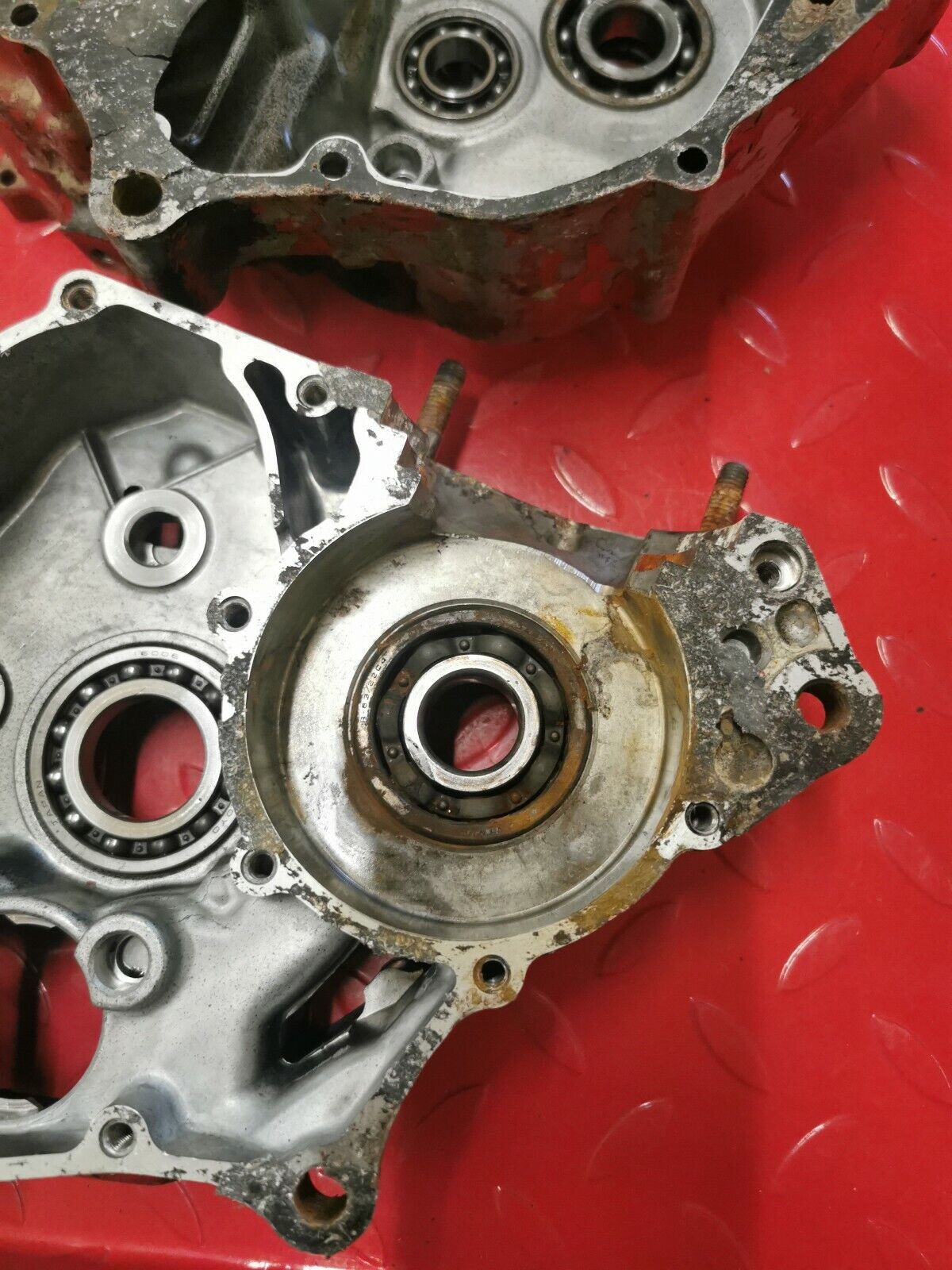 Honda CR125R 1982 crankcase crank case motor left right matching 111A0-KA3-700