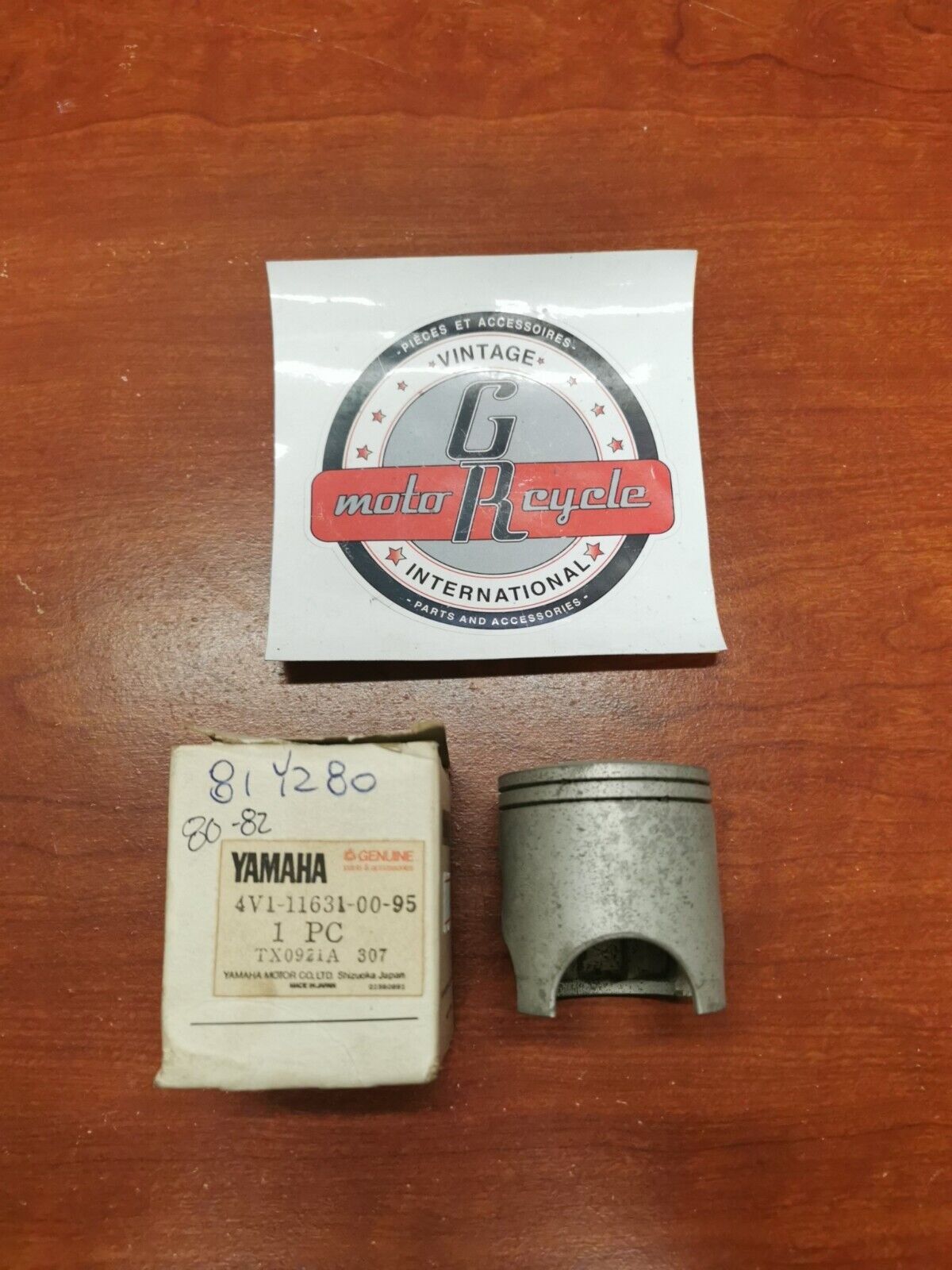 NOS Yamaha 1981 YZ80 PISTON STD 4V1-11631-00-95 Y92