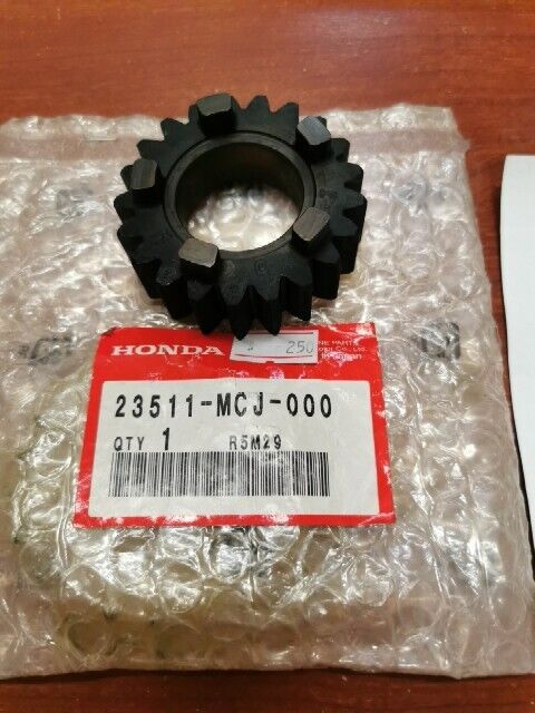 NOS Honda CBR900R MAINSHAFT TOP GEAR (21T) 23511-MCJ-000 H108