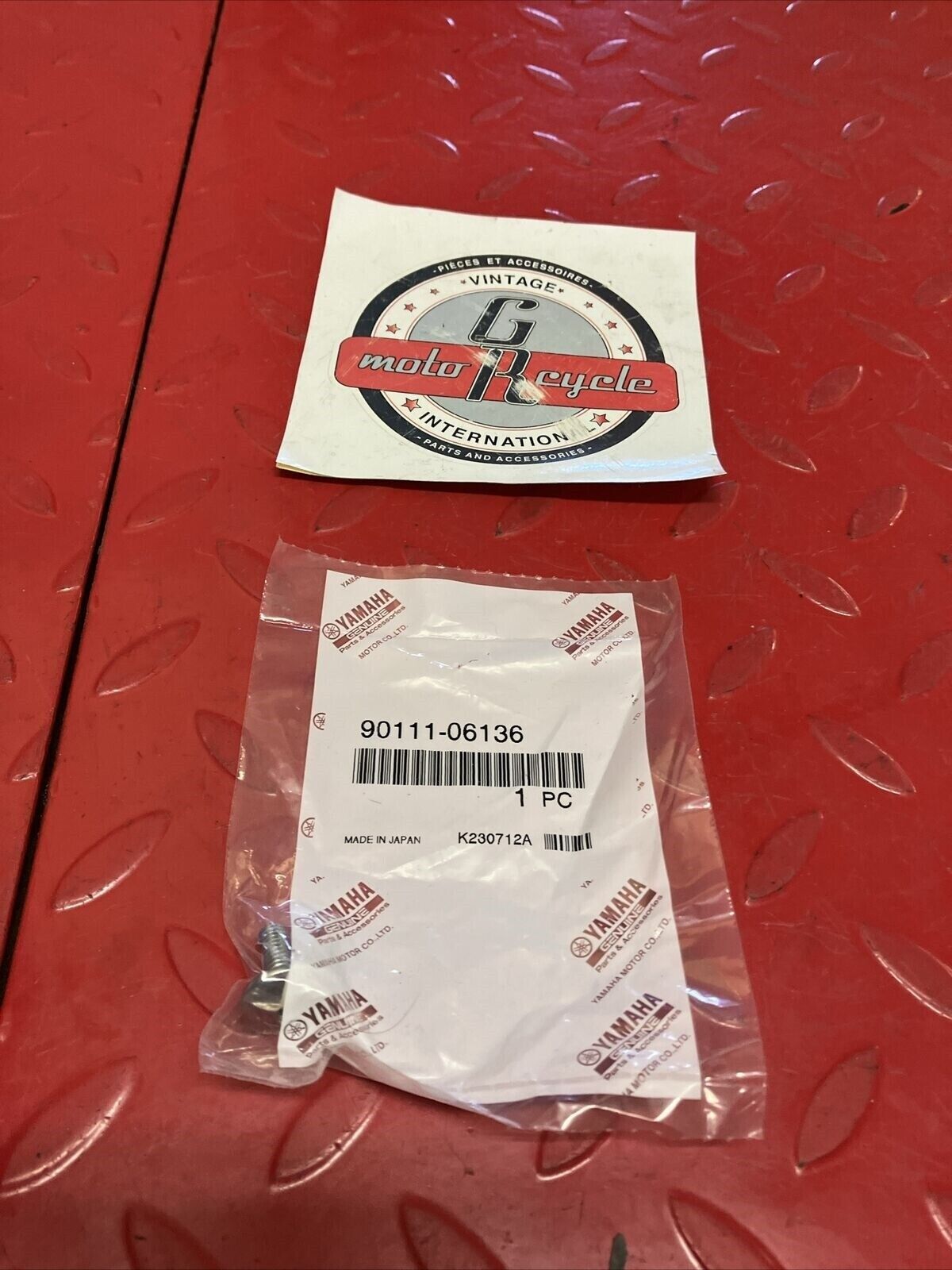 NEW NOS Yamaha HEX. SOCKET BUTTON BOLT 90111-06136-00 SUB 90111-06814-00 Y92