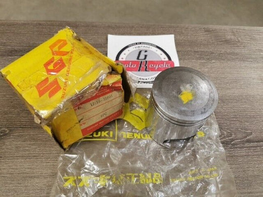NOS SUZUKI GT750 1972 - 1975 PISTON STD 12110-31001 S51