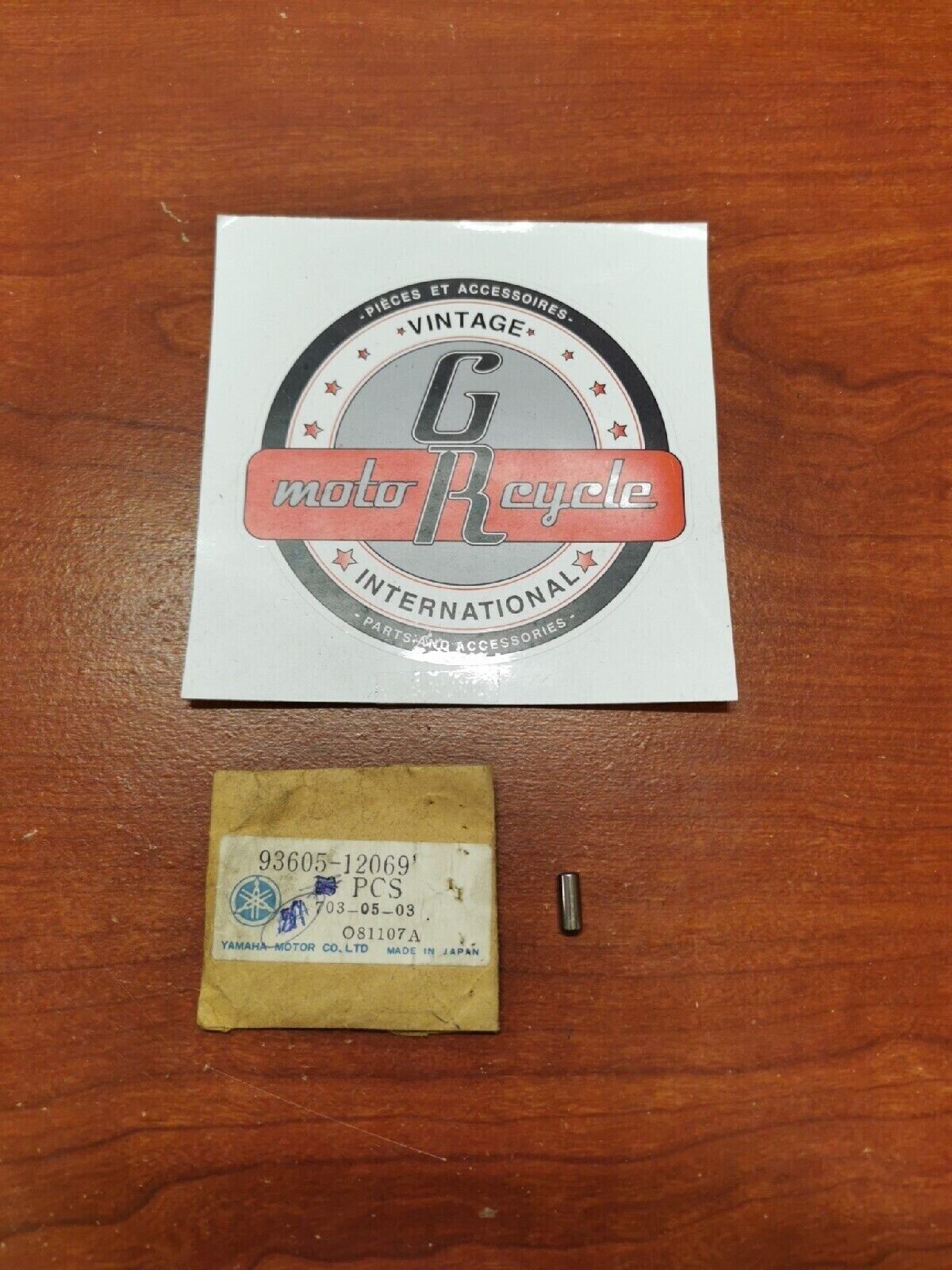 NOS Yamaha DOWEL PIN 93605-12069-00 Y70