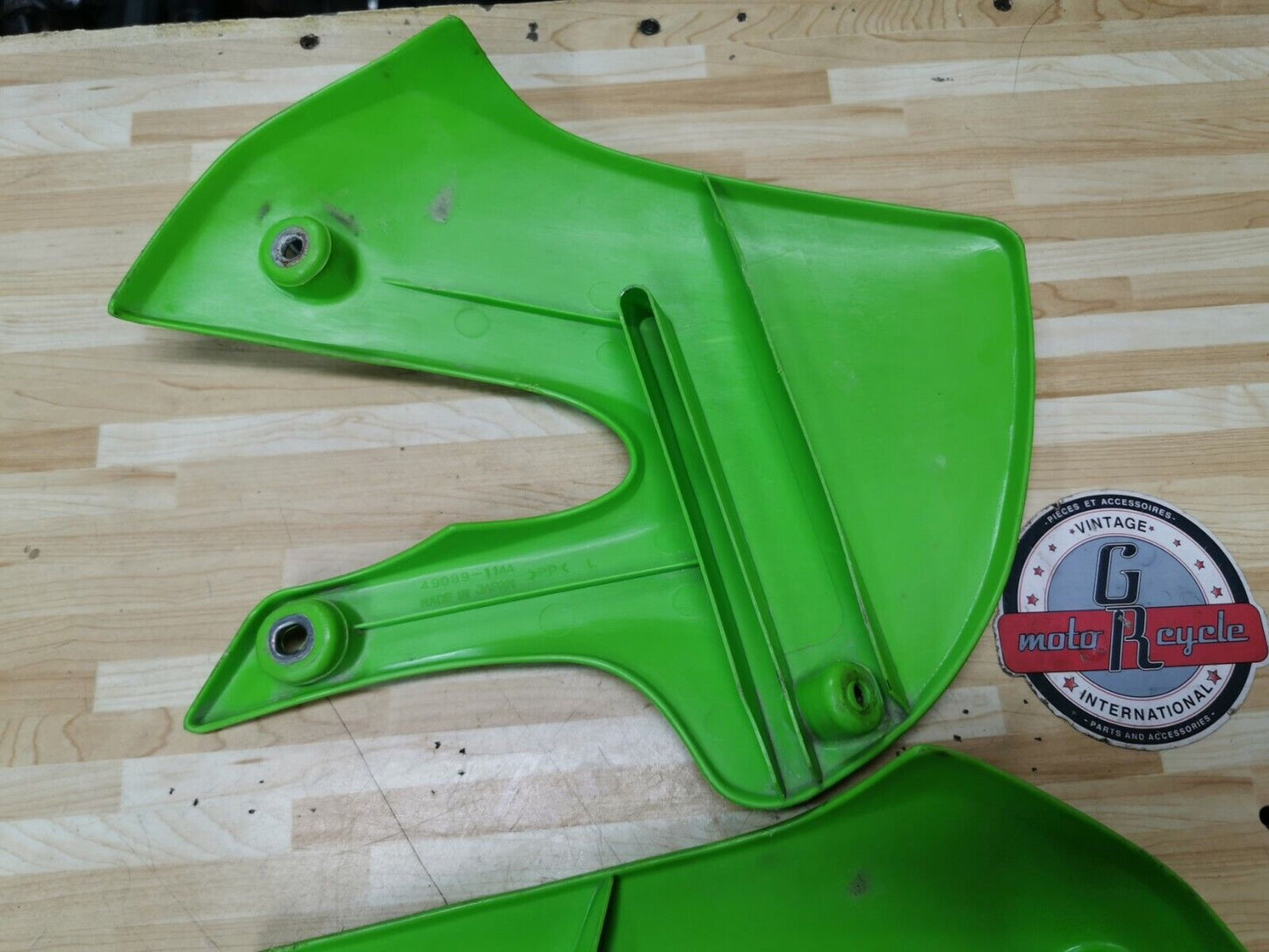 Kawasaki KX65 2008 fuel tank radiator shroud right left 49089-1144-290 G