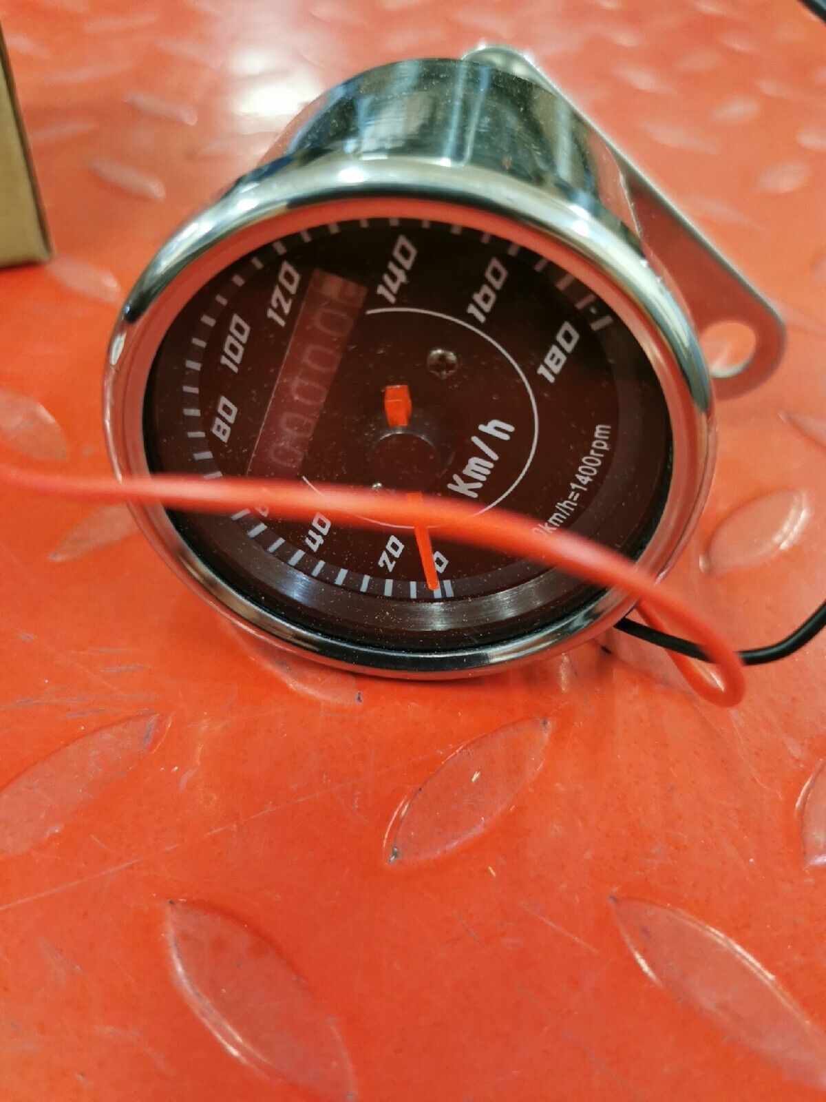 NOS UNIVERSAL MOTOCYCLE SPEEDOMETER  XF150108 J10
