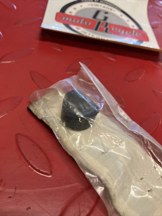 NOS YAMAHA RUBBER DAMPER 8FA-23858-00-00 Y62