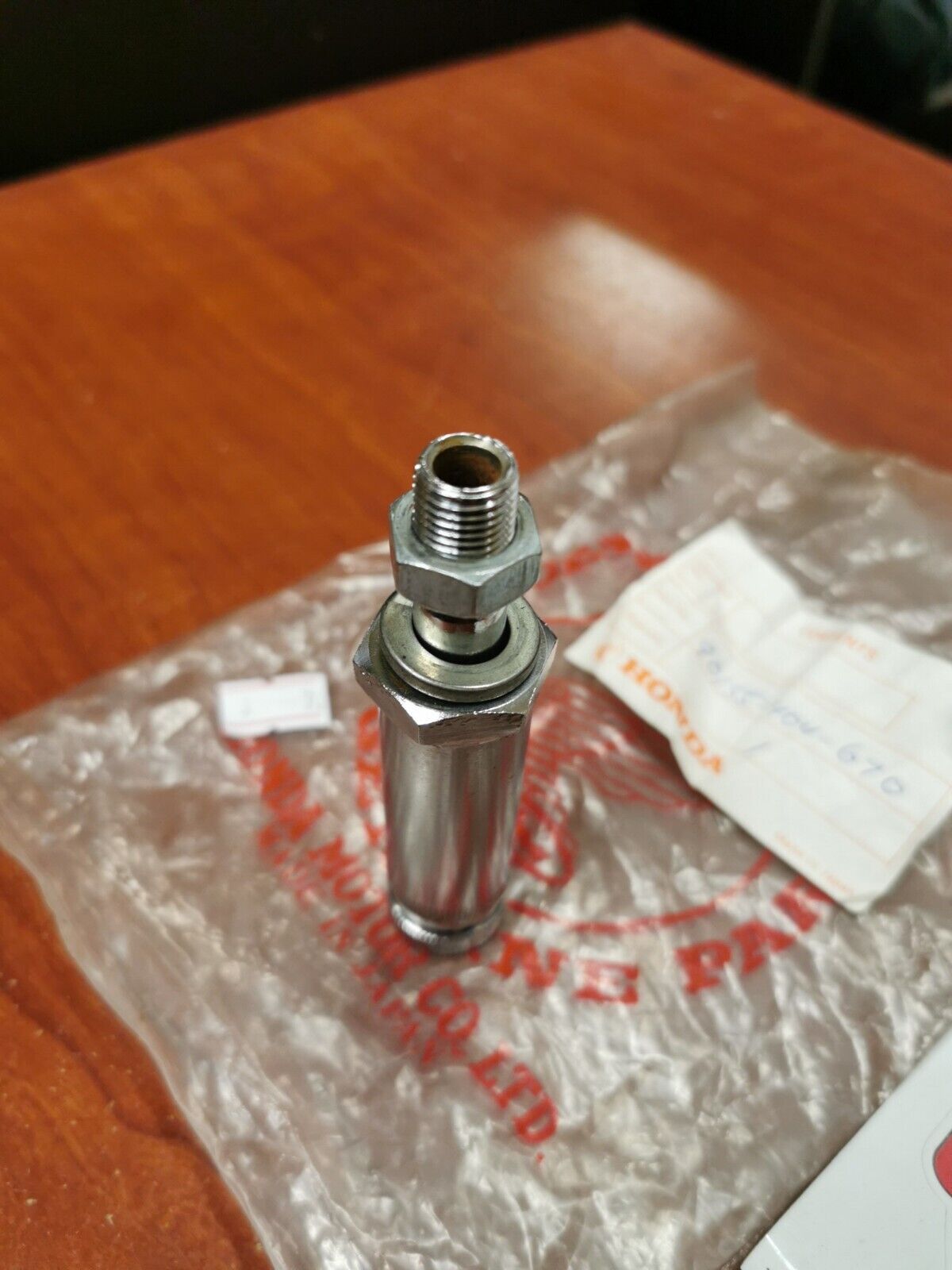 NOS Honda 1977 1978 CB550K REAR TURN SIGNAL MOUNT BOLT 90155-404-670 H64