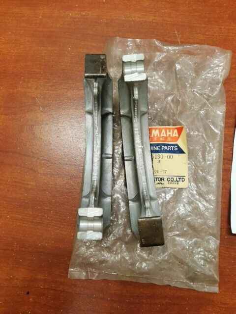 NOS Yamaha RD125 BRAKE SHOE KIT OF 2 307-25130-00 SUB 21L-W2535-00-00 Y125