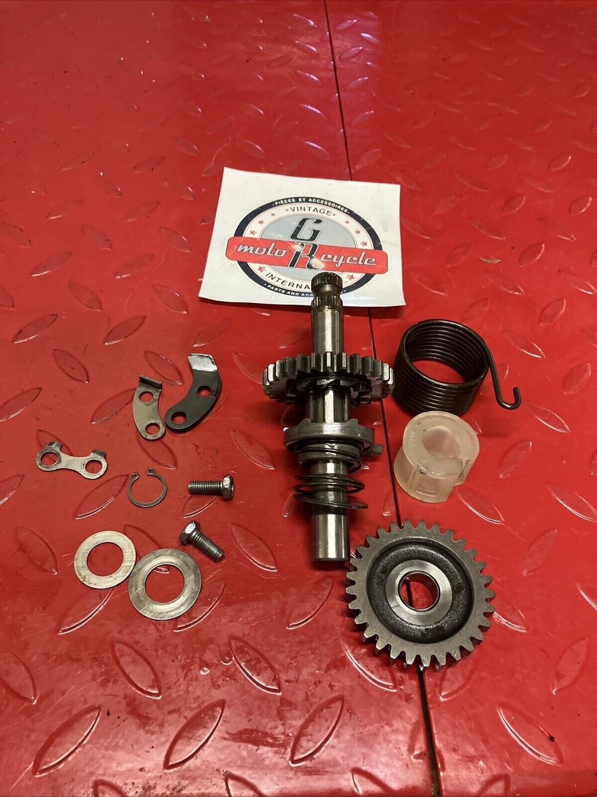 Suzuki DS100 1978 kickstarter kick starter spindle shaft gear assy