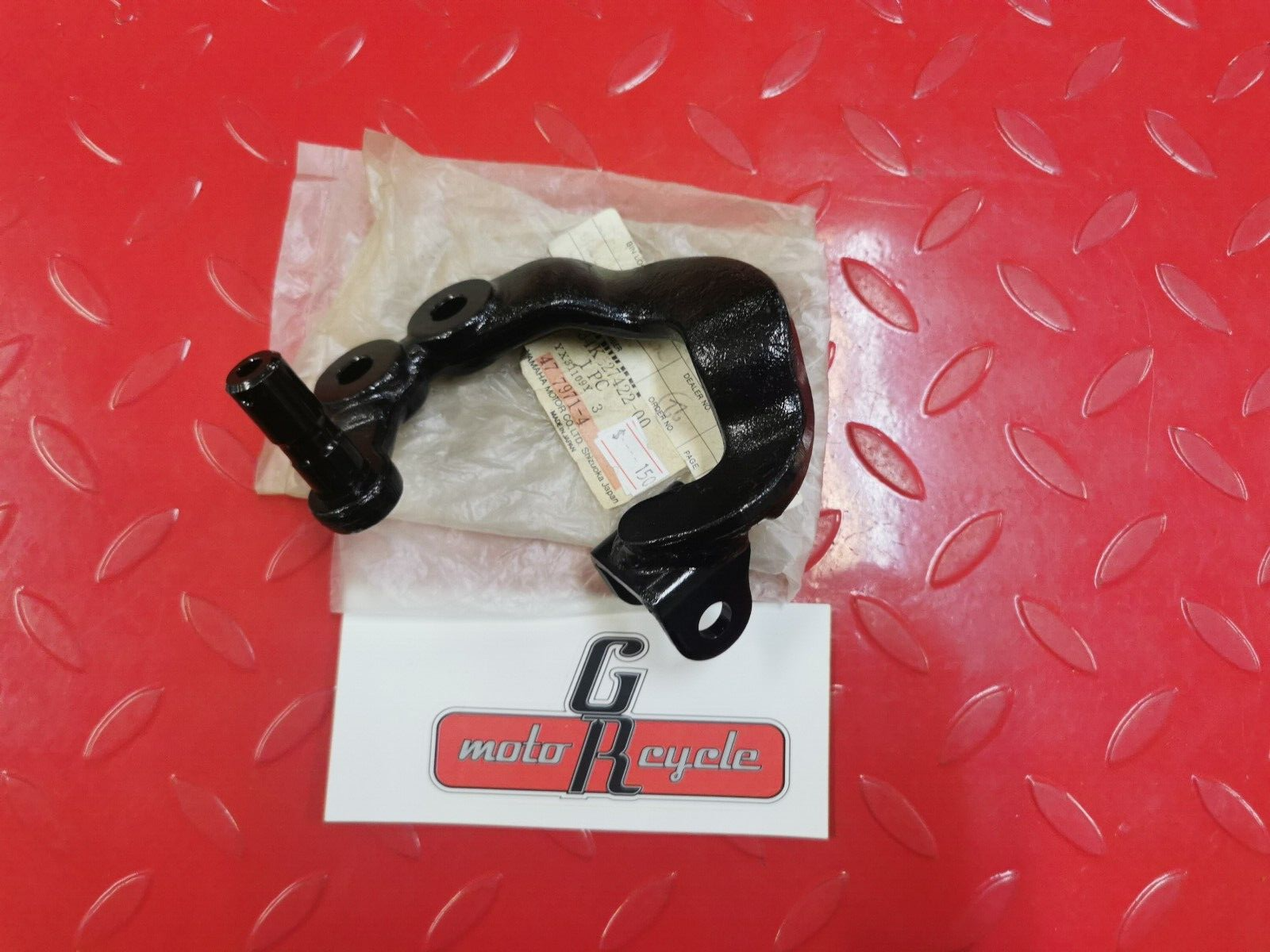 NOS YAMAHA 1986 TT600 BRACKET  FOOTREST 2  OFFROAD  34k-27422-00  Y15