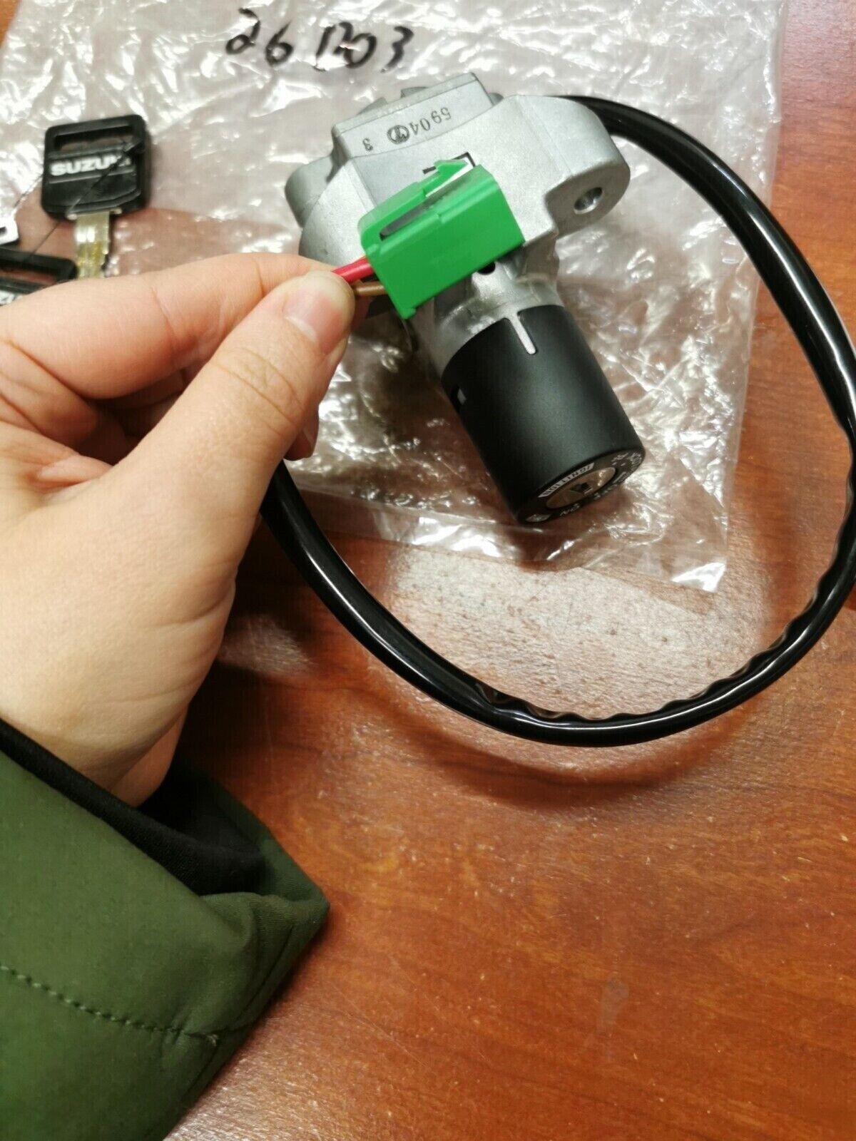 NOS SUZUKI GSF400 VX800 GS500 IGNITION SWITCH STEERING LOCK 37100-26D03 S30