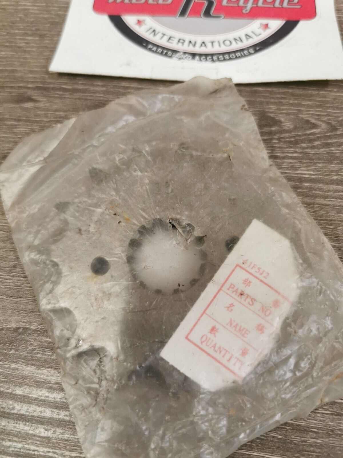 NOS Kawasaki KZ305A1 SPROCKET DRIVE 15T 110-710 J19