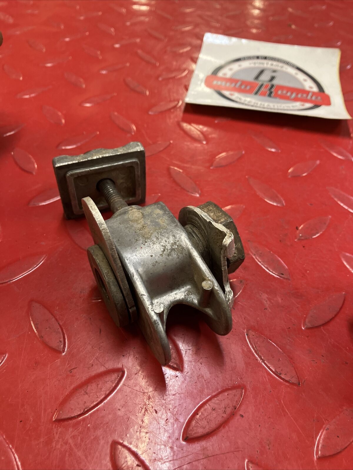 Suzuki RM125 1982 rear chain adjusters
