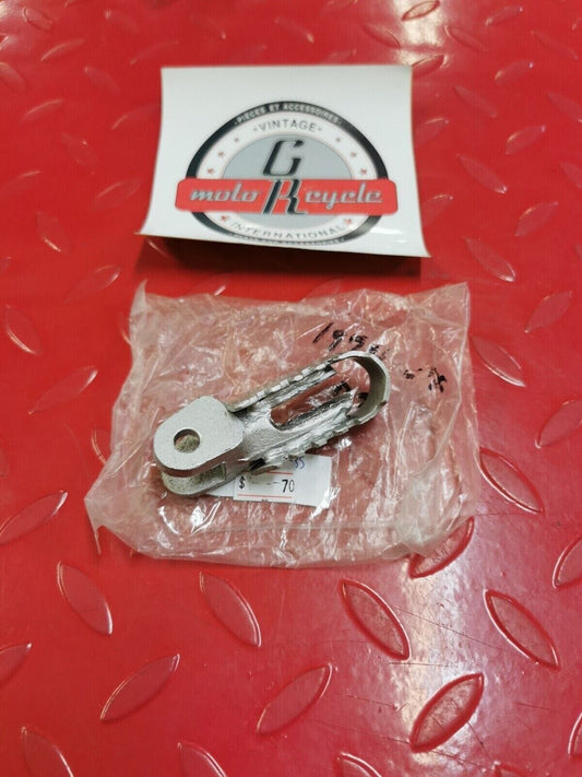 NOS Yamaha DT100 DT175 DT250 DT400 FOOTREST 2 434-27421-00-35 Y24