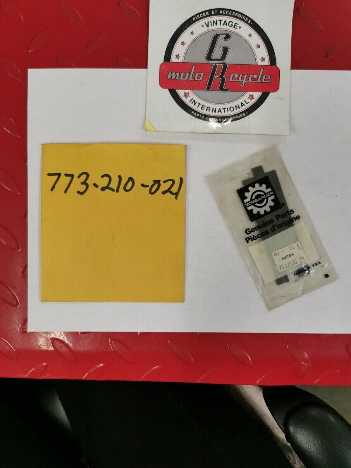 NOS PUCH BOMBARDIER MAXI  GASKET 773-210-021  P3
