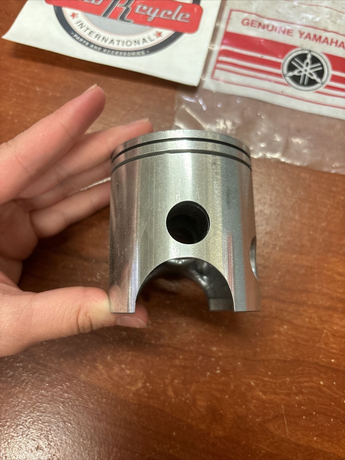NOS Yamaha 1976 - 1978 RD400 PISTON STD 0.96 1A1-11631-00-96 Y176