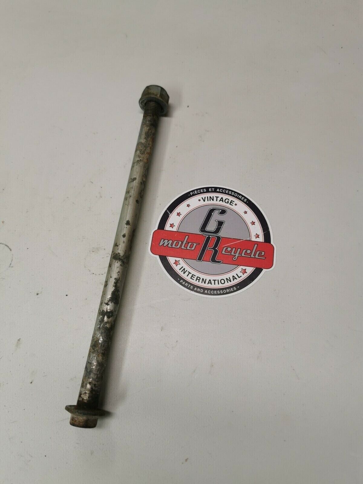 Honda XR200R 1984 swingarm rear swinging arm pivot bolt axle spindle 1984 - 1991