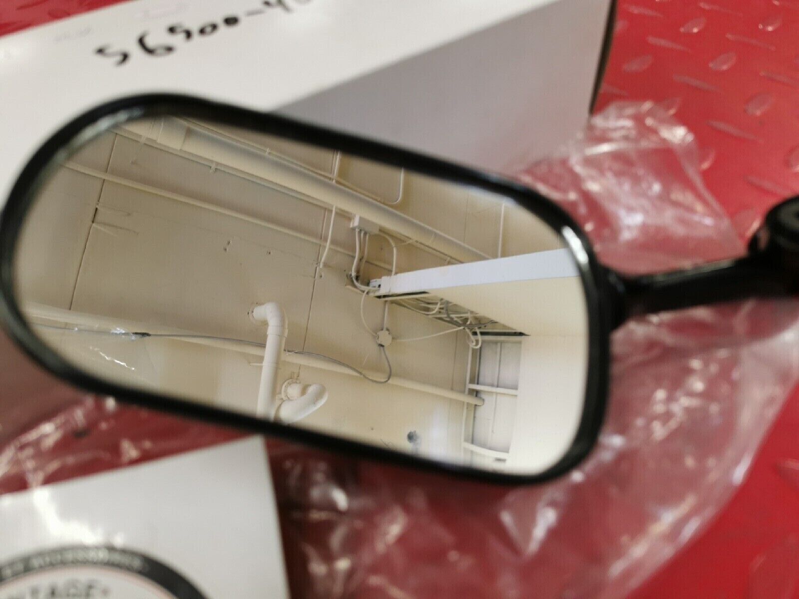 NOS SUZUKI GSXR750 2000 - 2003  MIRROR RIGHT  56500-40 F10 J6