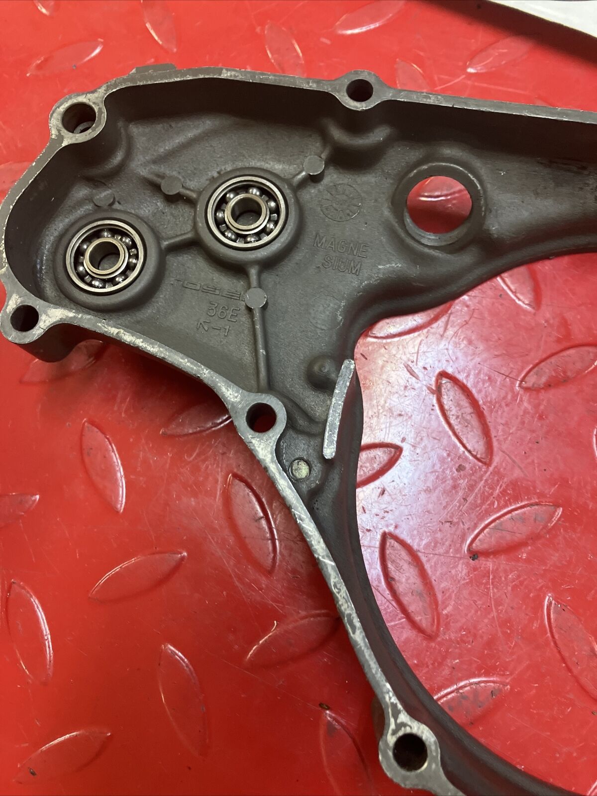 Suzuki RM125 1999 Right crankcase clutch cover 1998 2000