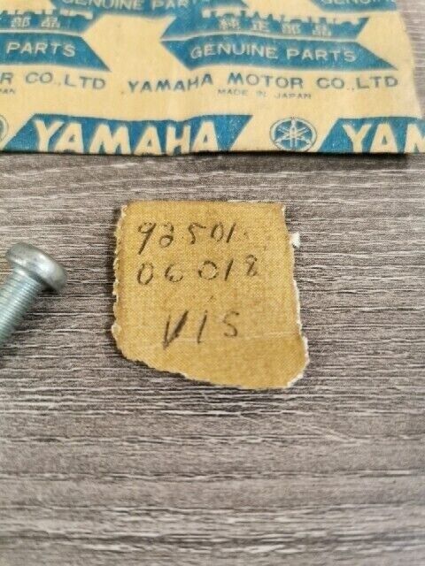NOS YAMAHA  XS1100F RT100D XC125H XC200W XS1 SCREW PAN HEAD 92501-06018-00 Y149