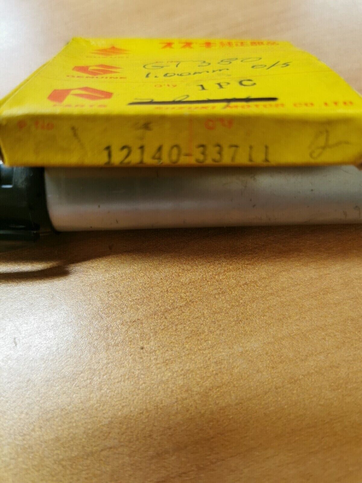 NOS SUZUKI GT250 GT380  1973 PISTON RING SET  12140-33711  S8