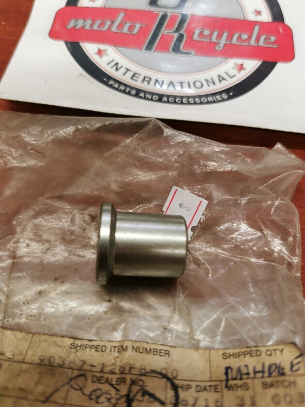 NEW NOS Yamaha YZ80 TTR125 XT125 XT200 FRONT WHEEL COLLAR 90387-126F8-00 Y93