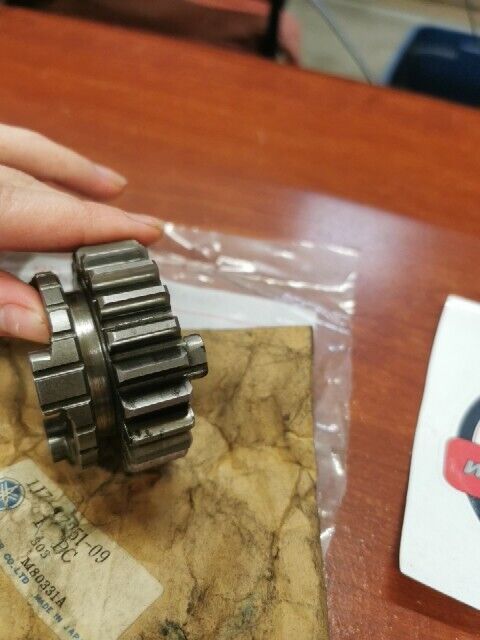 NOS Yamaha 1977 XS750 5TH WHEEL GEAR 1J7-17251-09-00 Y153