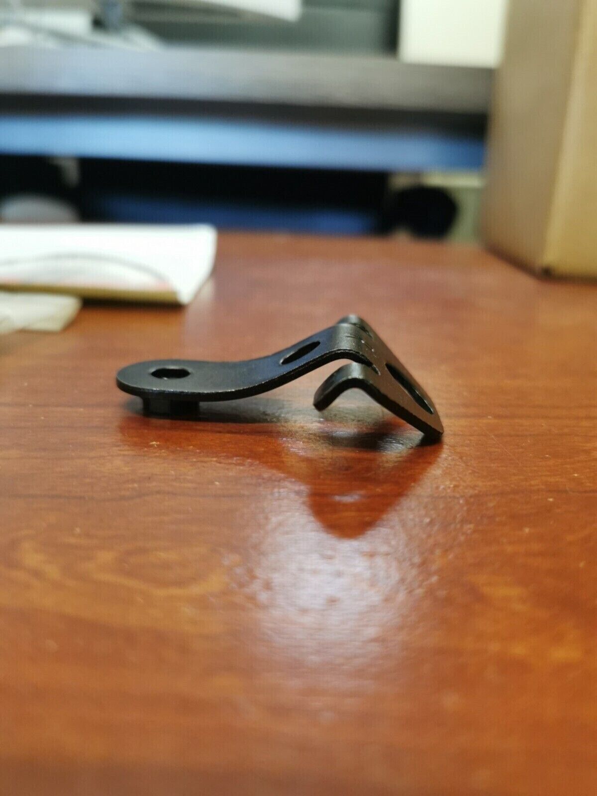 NOS Suzuki GSX-R600 GSX-R750 UNDER COLWING BRACKET 94740-17E00 S20