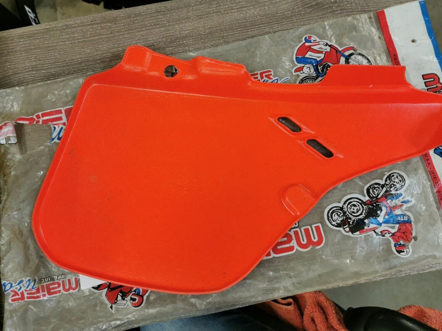 NOS Maier CR125R CR250R CR500R 1987 LEFT SIDE COVER PANEL  20603 J44
