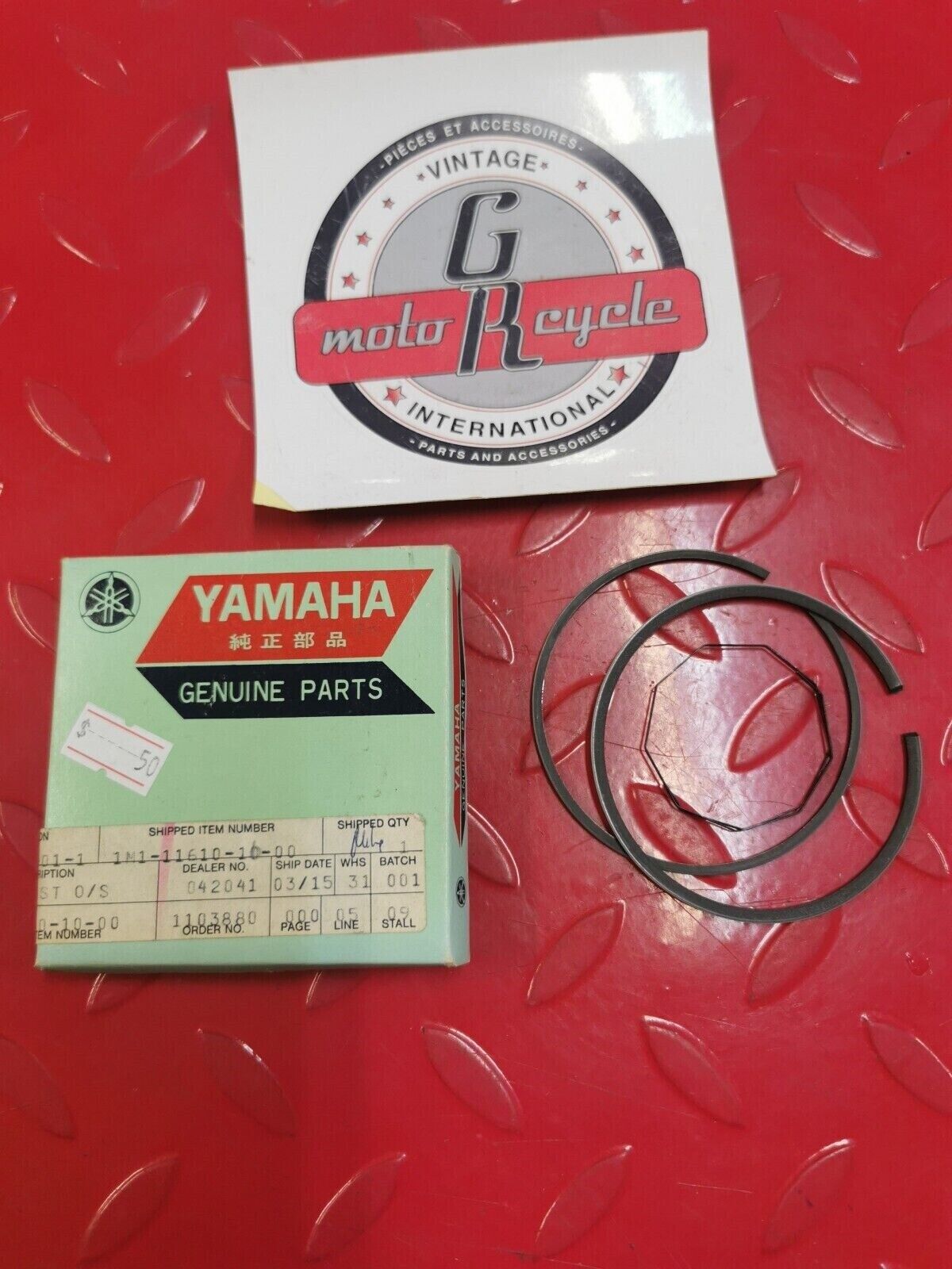 NOS YAMAHA DT250  DT250 1977 1978 PISTON RING SET 1ST (1ST O.S. 1M1-11610-10 Y27