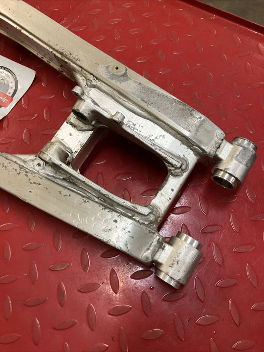 Honda CR250R 1984 swingarm rear swinging arm 2