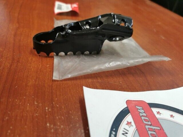 NOS Honda 1992 CR125R LEFT FOOTPEG FOOTREST 50642-KZ4-860 H80