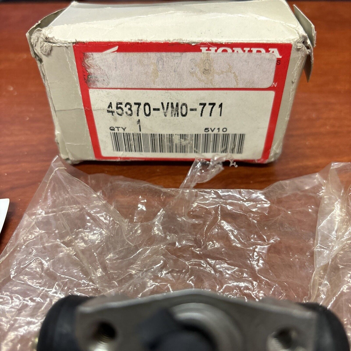 NOS Honda 1985 FL350R LEFT CYLINDER 45370-VM0-771 H155