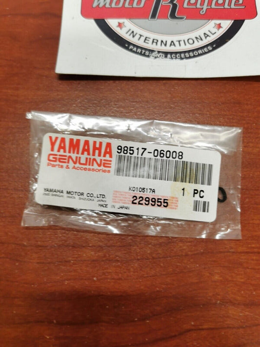 NEW NOS Yamaha SCREW 98517-06008-00 Y68